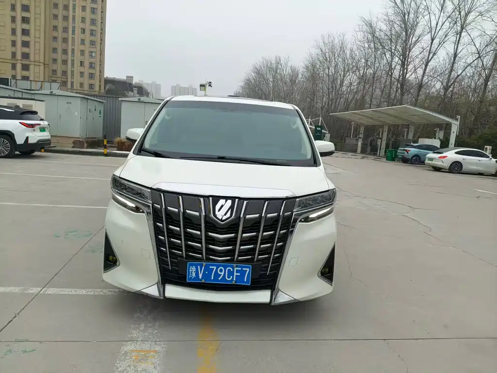 Toyota Alphard — фото 2