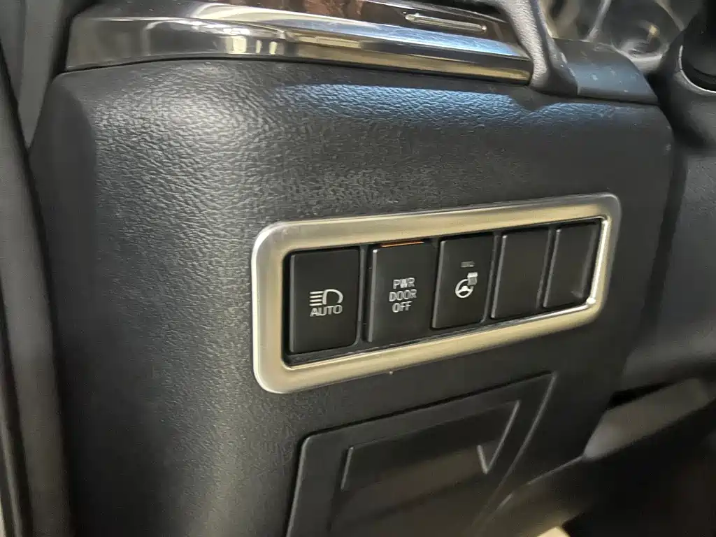 Toyota Alphard — фото 20