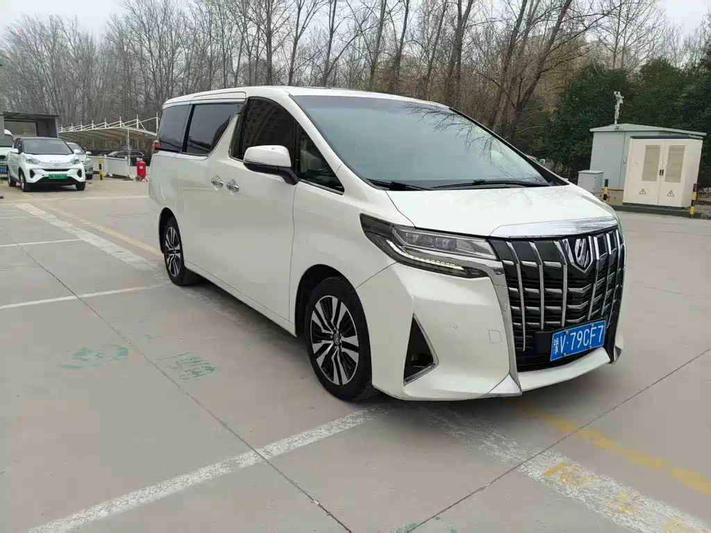 Toyota Alphard — фото 3