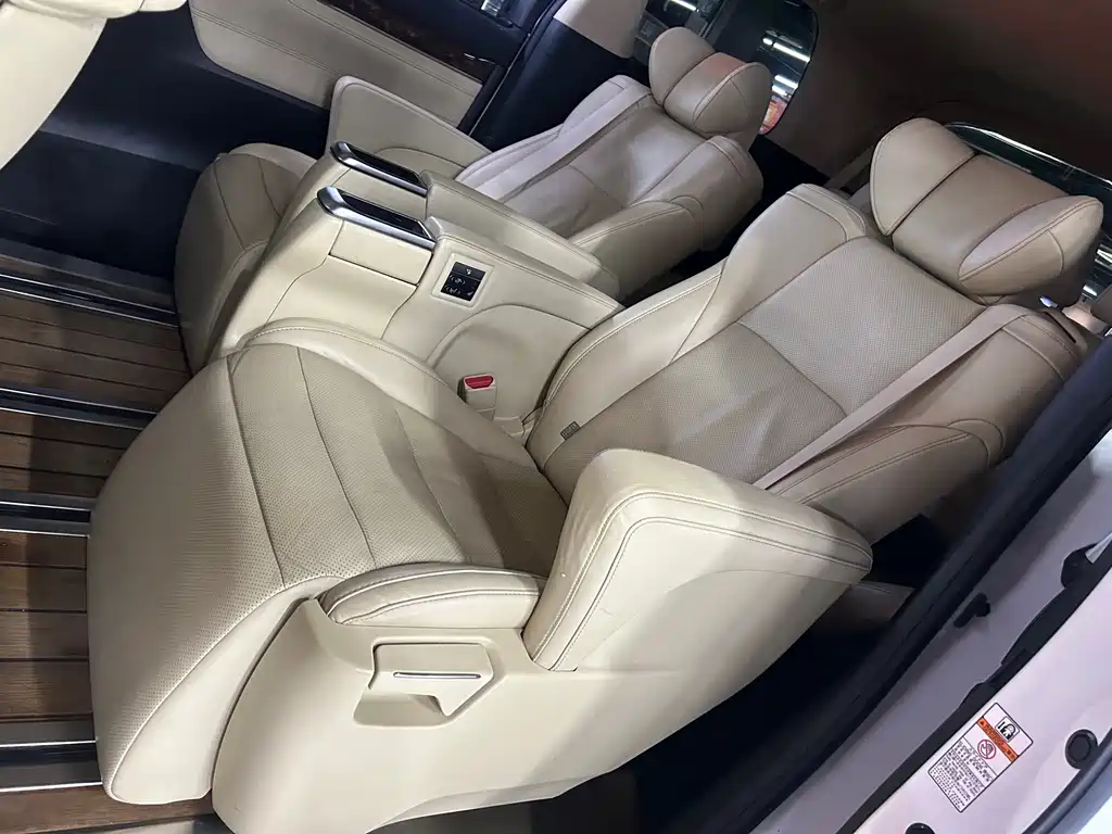 Toyota Alphard — фото 22