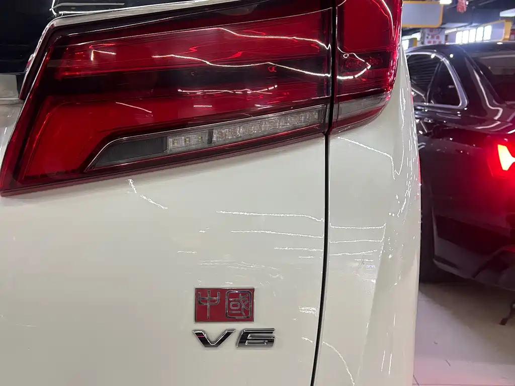 Toyota Alphard — фото 26