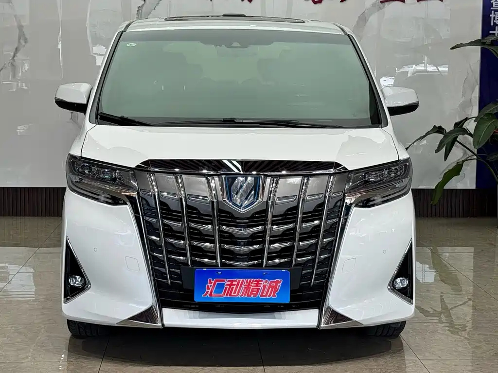 Toyota Alphard — фото 2