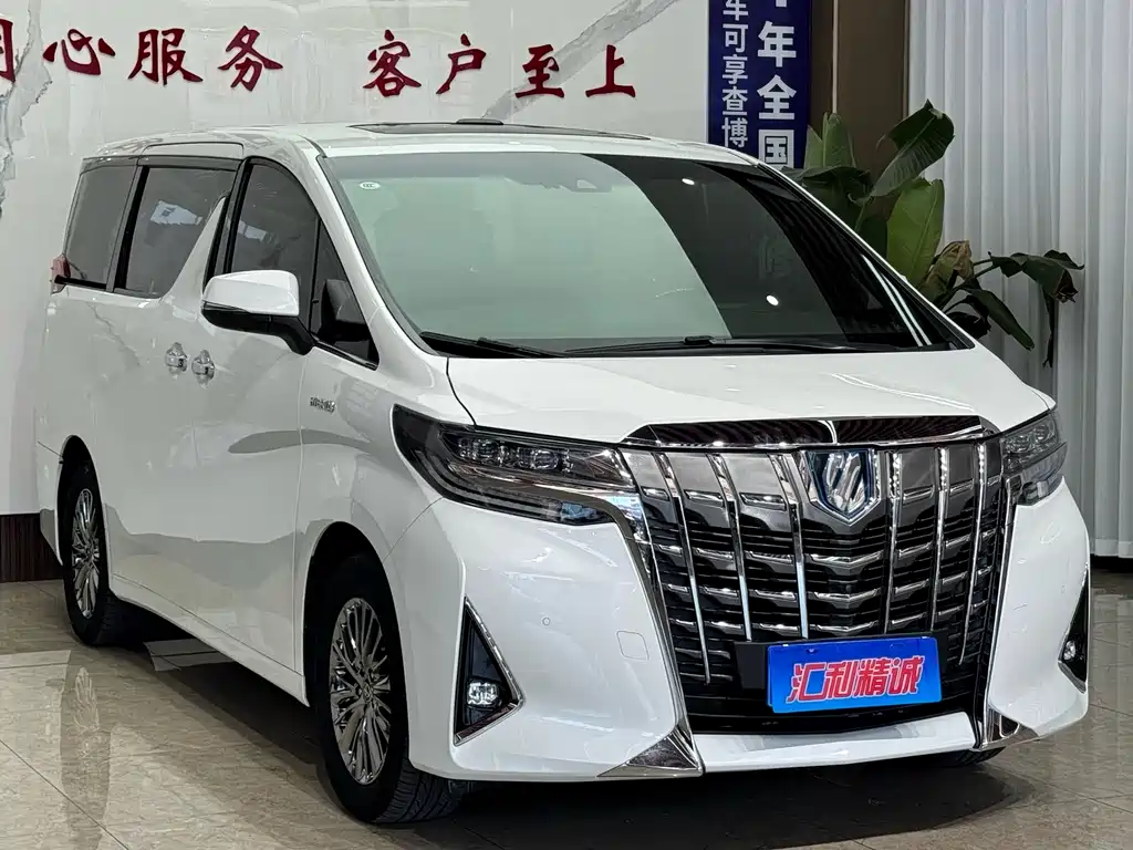 Toyota Alphard — фото 3