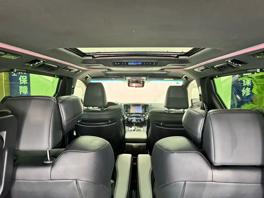 Toyota Alphard — фото 23