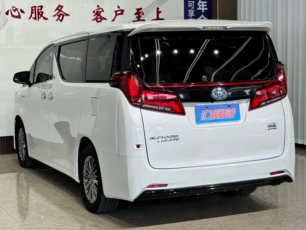 Toyota Alphard — фото 4