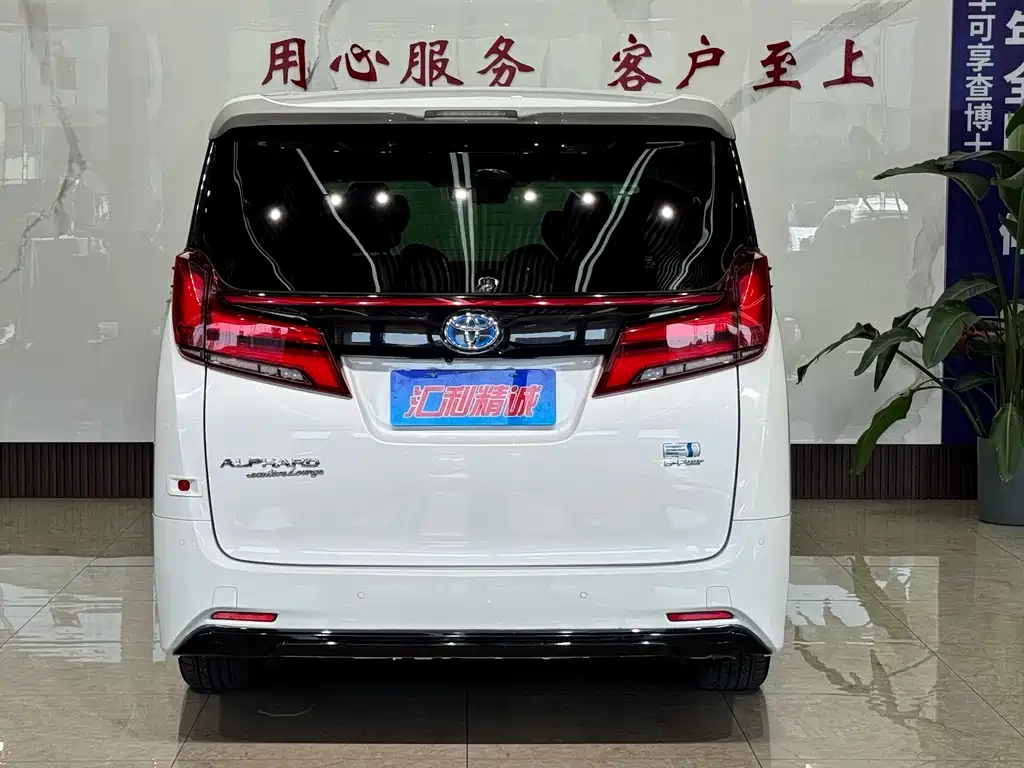Toyota Alphard — фото 5