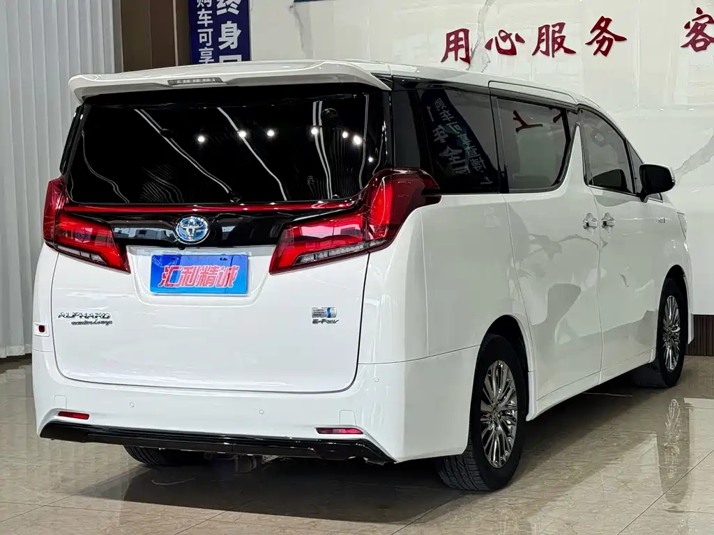 Toyota Alphard — фото 6