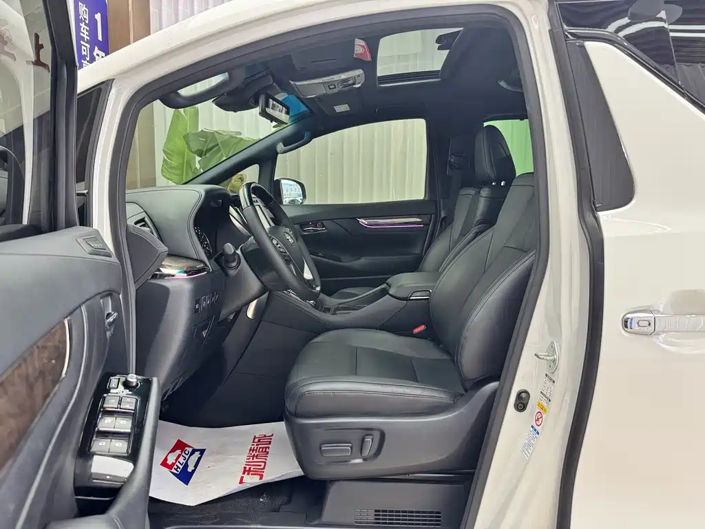 Toyota Alphard — фото 7