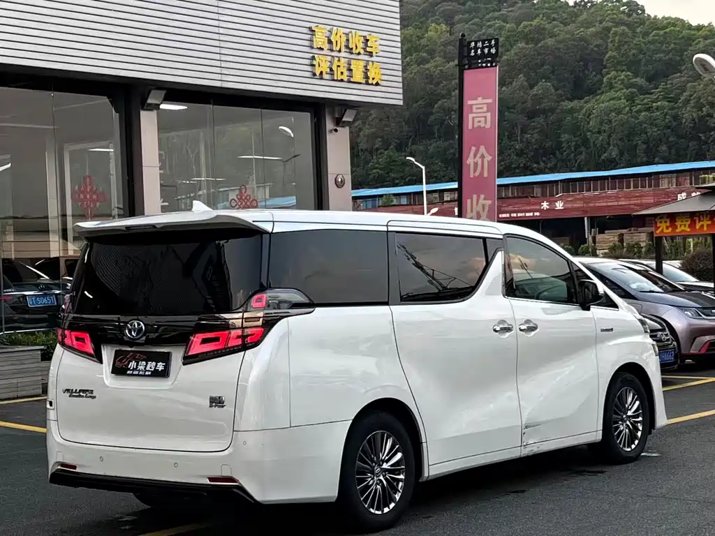 Toyota Vellfire — фото 2