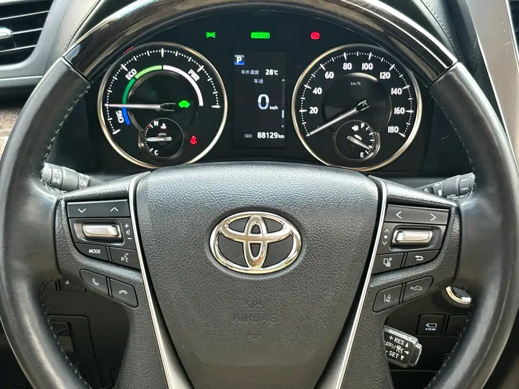 Toyota Alphard — фото 14