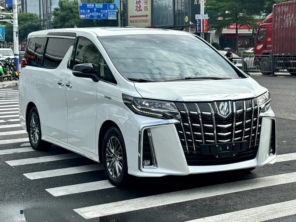 Toyota Alphard — фото 4