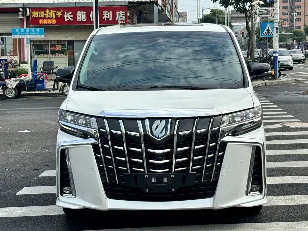 Toyota Alphard — фото 5