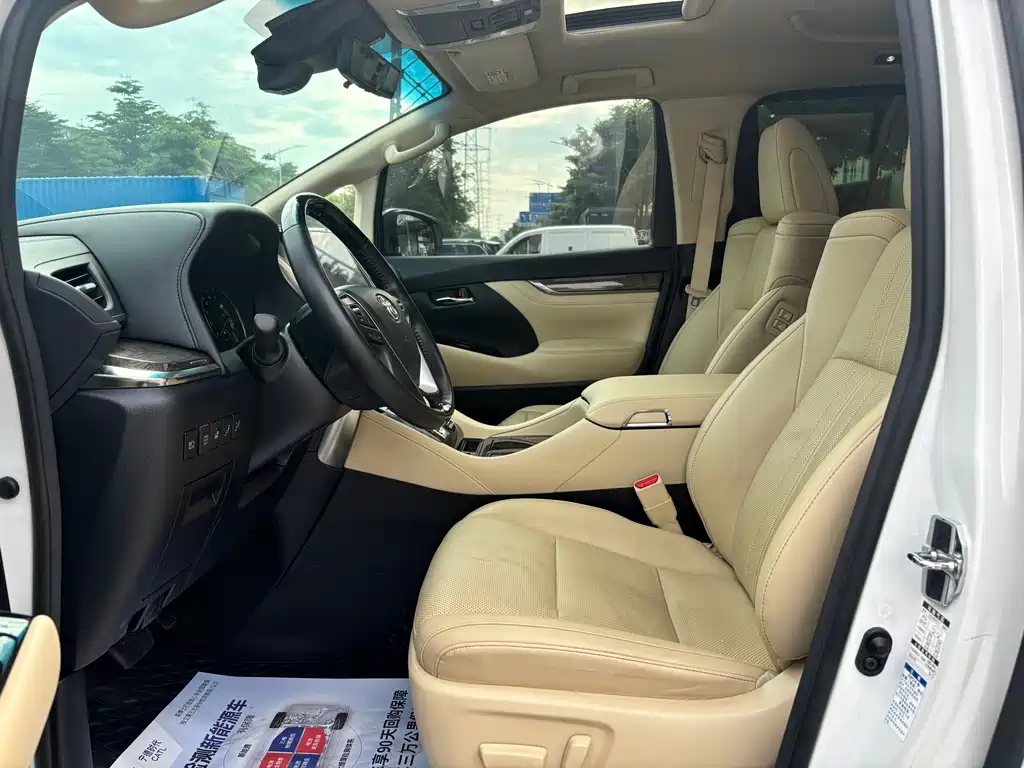 Toyota Alphard — фото 7