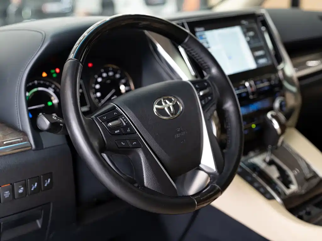 Toyota Vellfire — фото 4