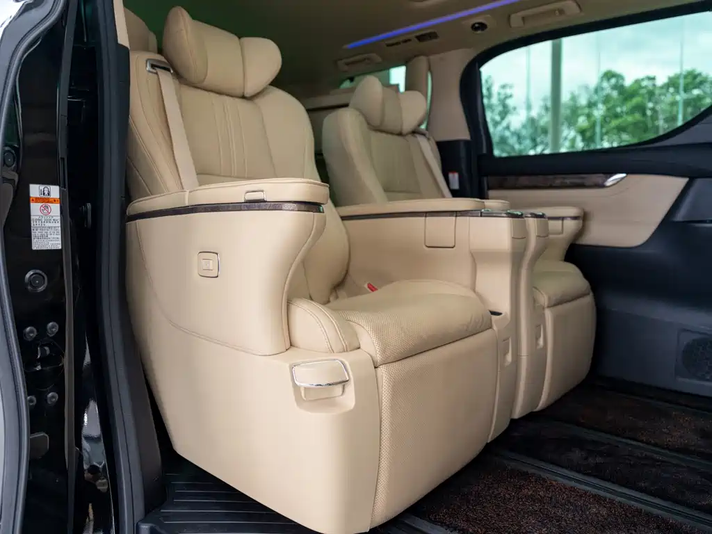 Toyota Vellfire — фото 10