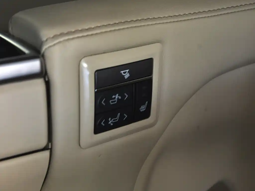 Toyota Alphard — фото 13