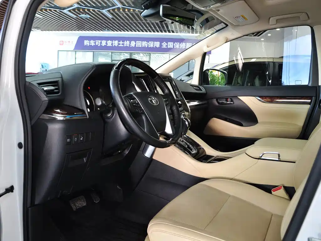Toyota Alphard — фото 6