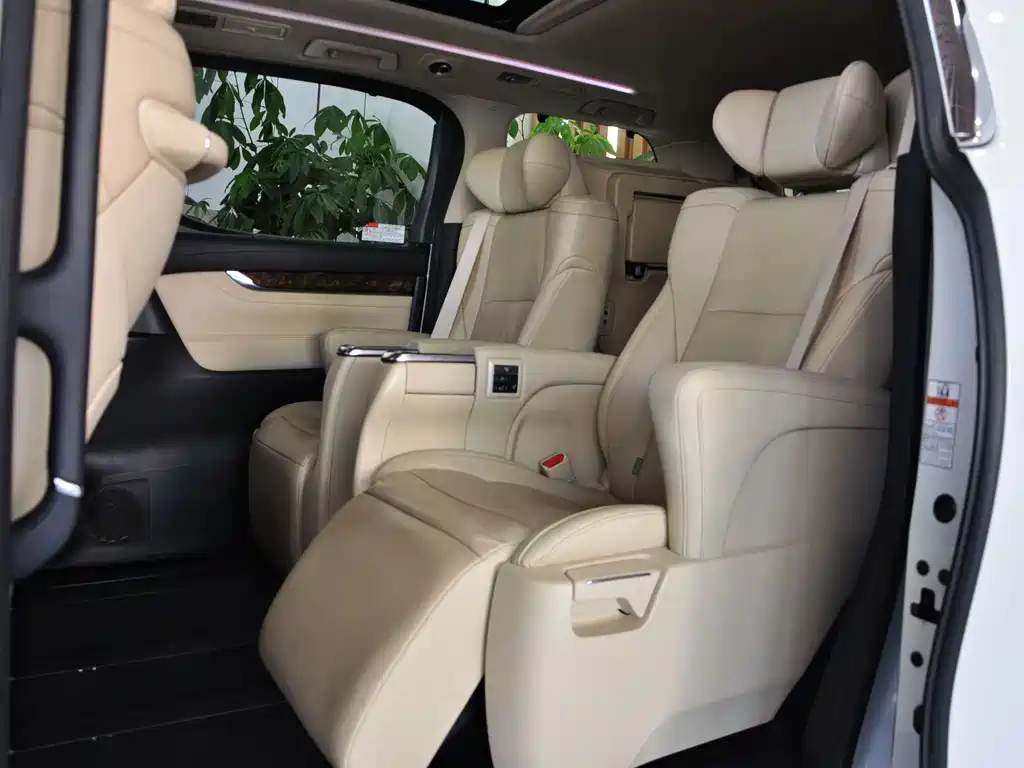 Toyota Alphard — фото 7