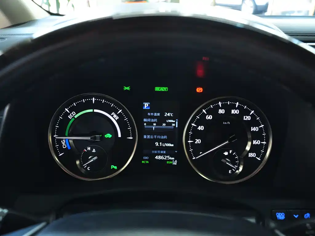 Toyota Alphard — фото 10