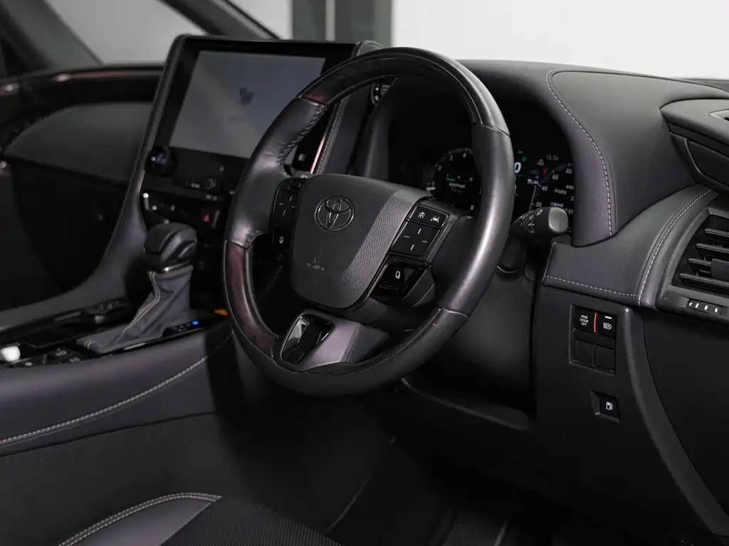 Toyota Alphard — фото 11