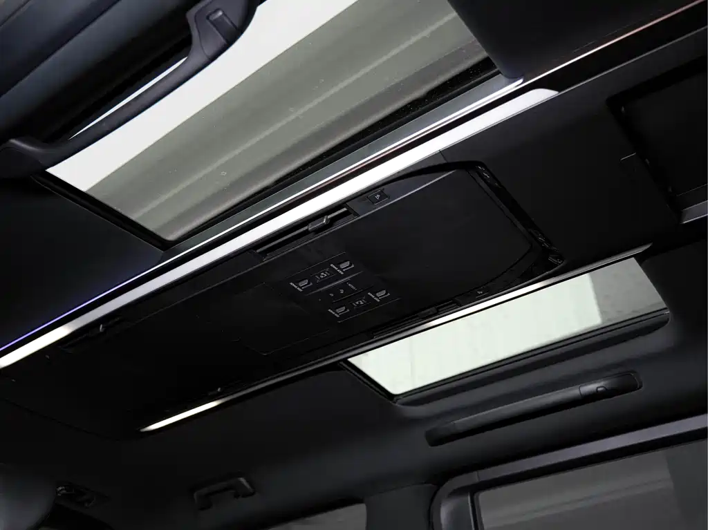 Toyota Alphard — фото 20