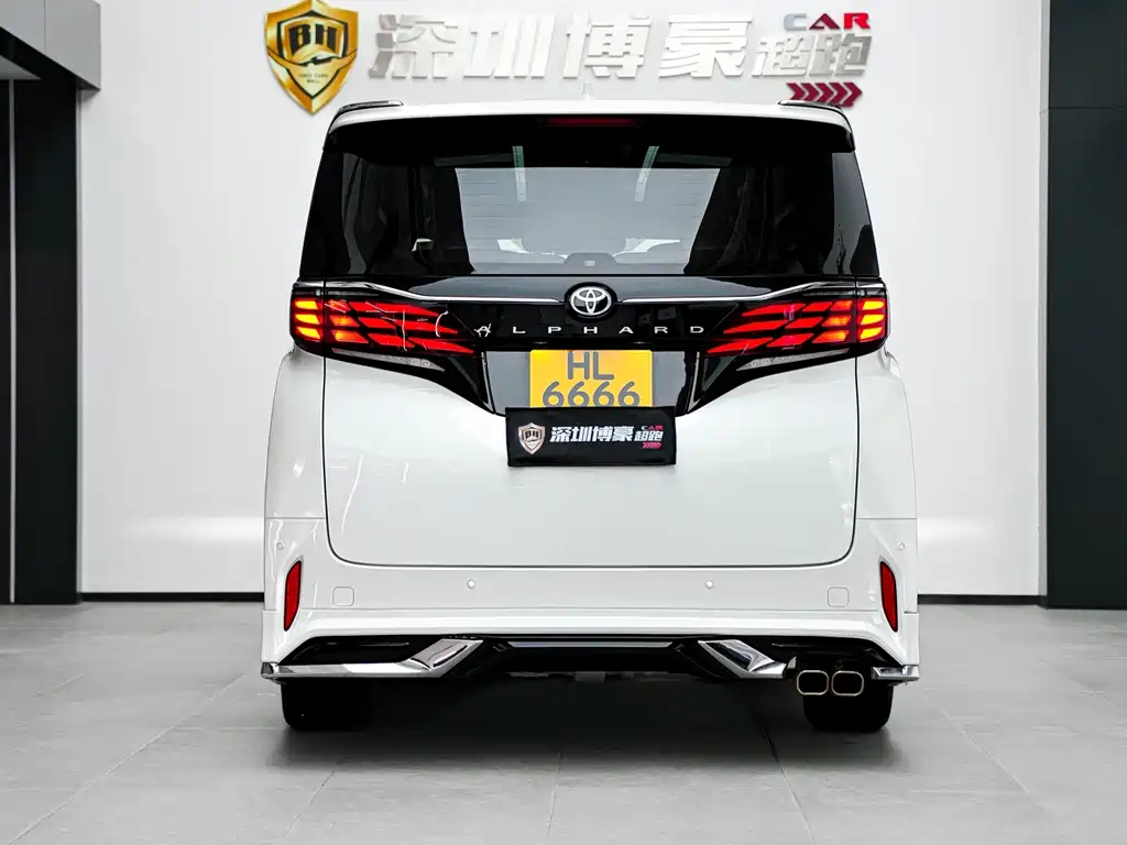 Toyota Alphard — фото 9