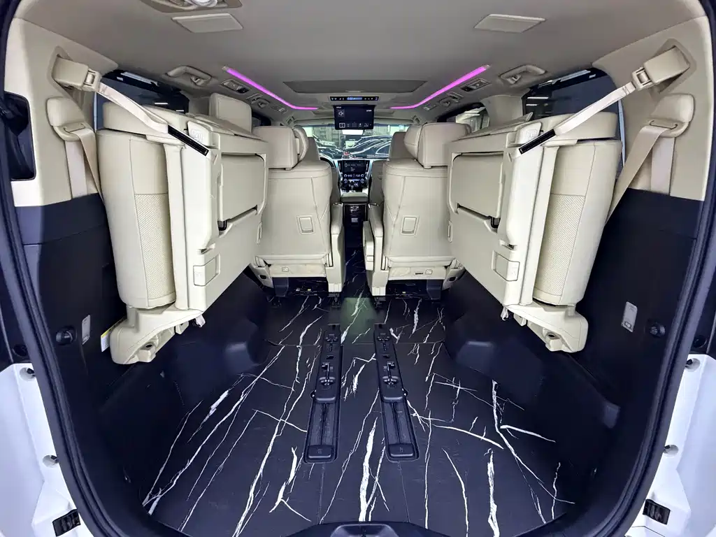 Toyota Alphard — фото 17