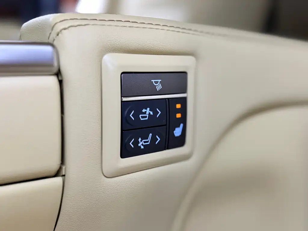 Toyota Alphard — фото 10