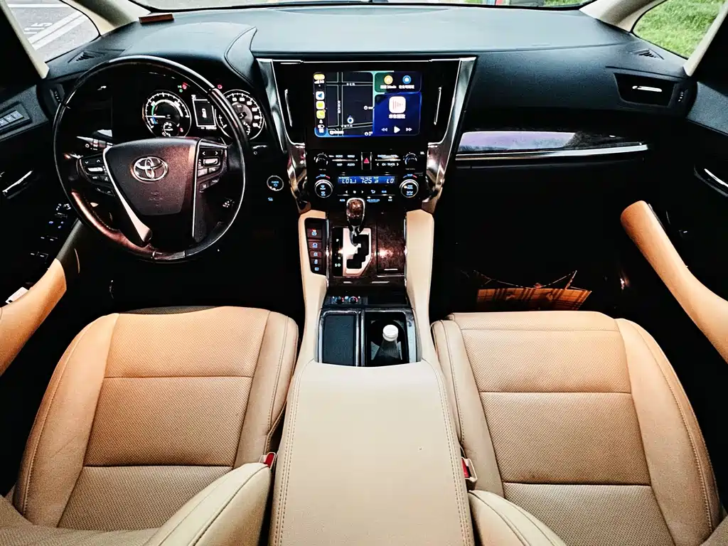 Toyota Alphard — фото 5
