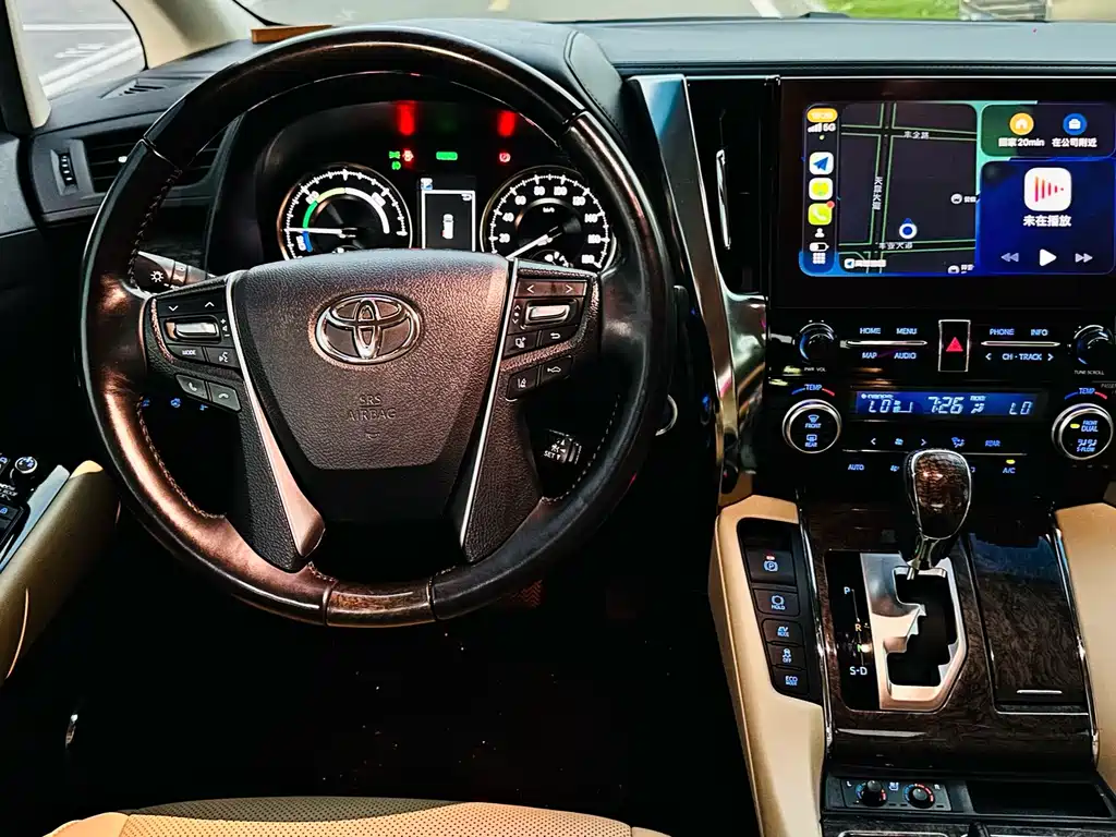 Toyota Alphard — фото 6