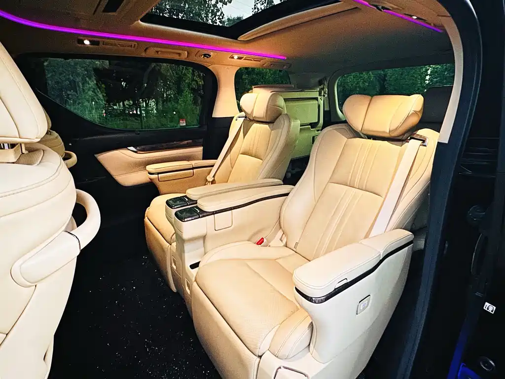 Toyota Alphard — фото 8