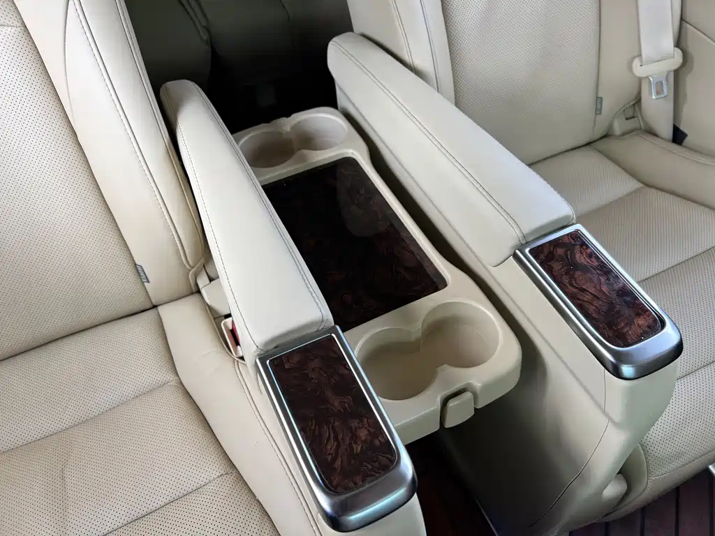 Toyota Alphard — фото 18