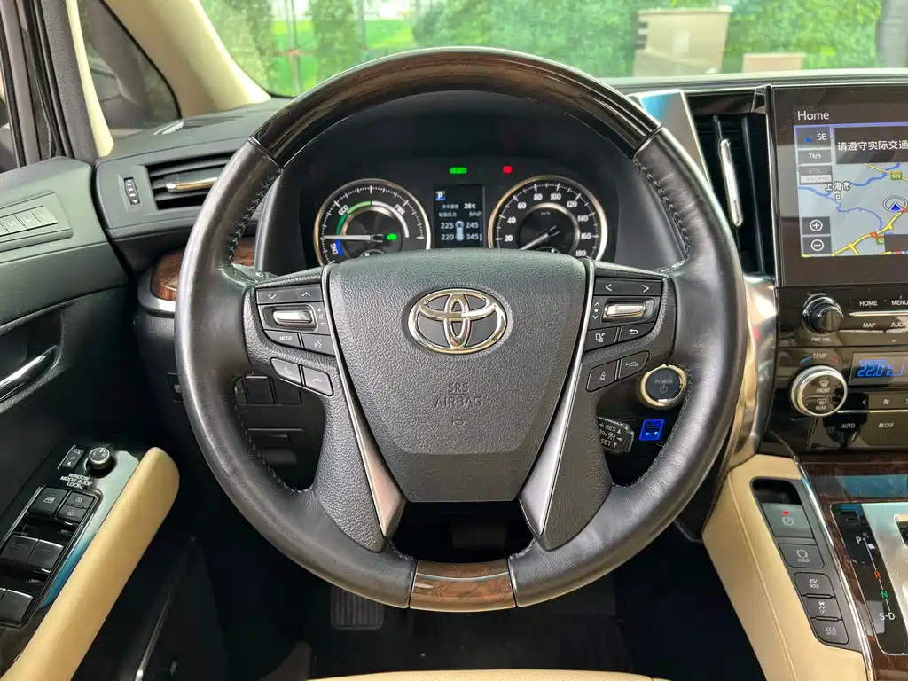 Toyota Alphard — фото 20
