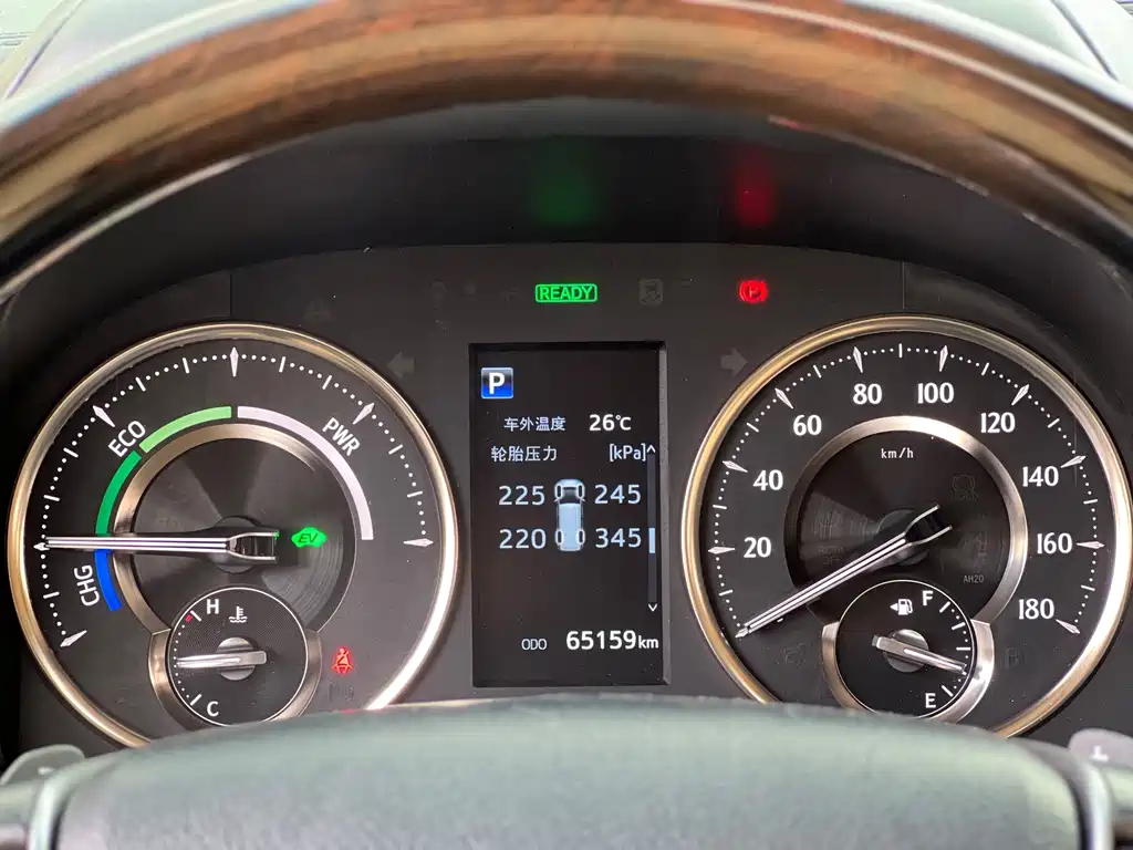 Toyota Alphard — фото 21