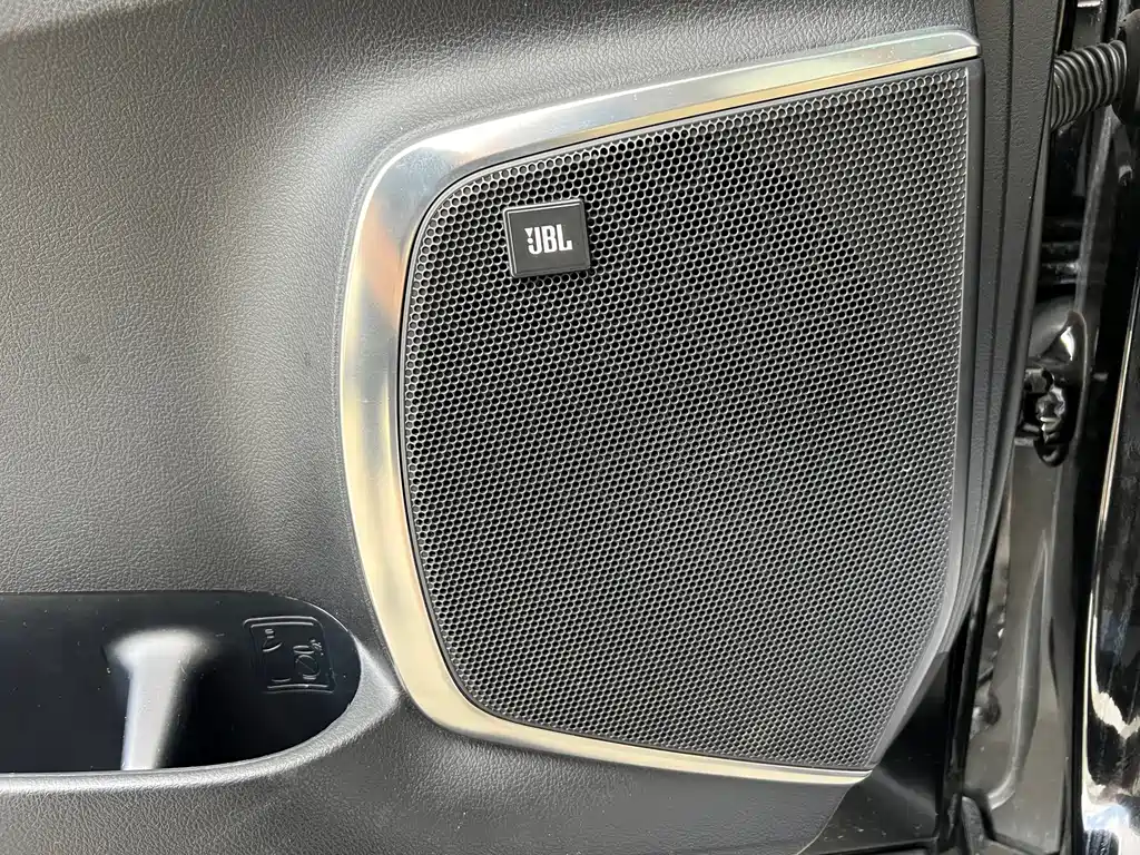 Toyota Alphard — фото 24