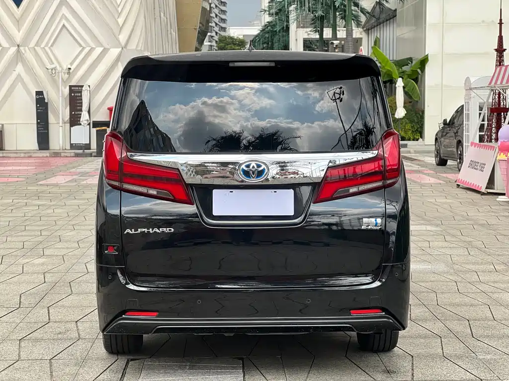 Toyota Alphard — фото 5
