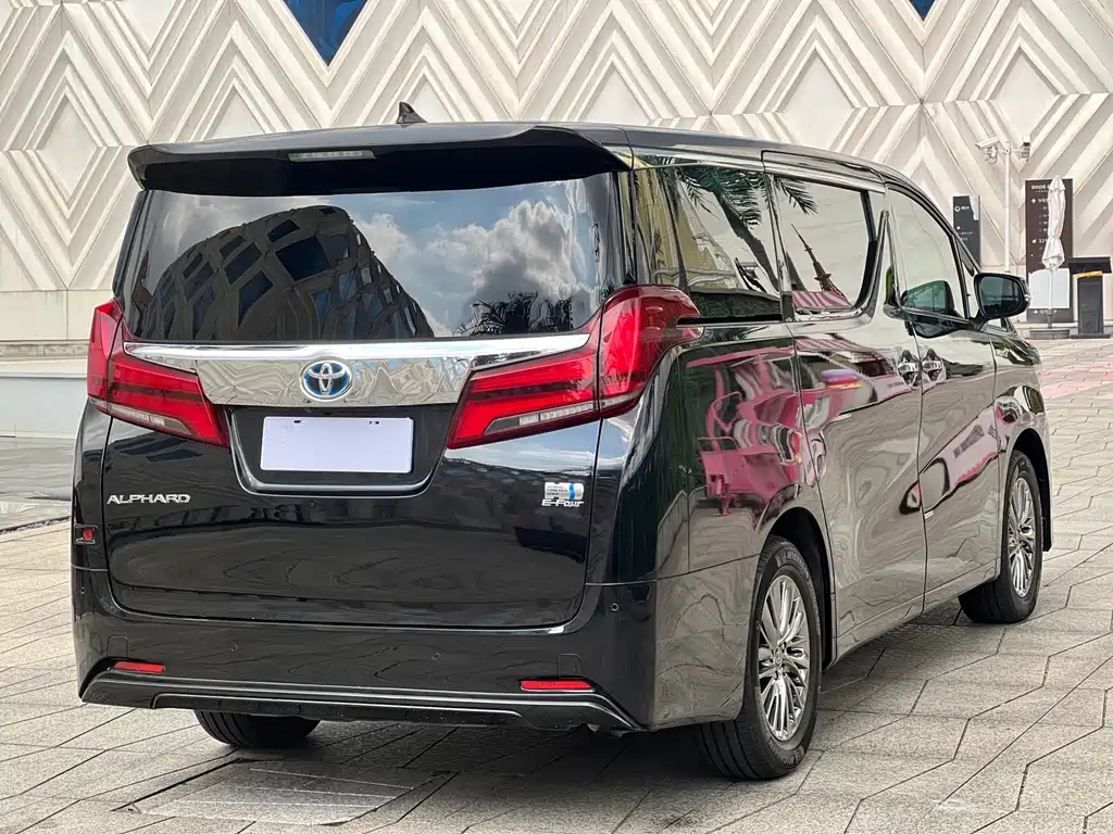 Toyota Alphard — фото 6