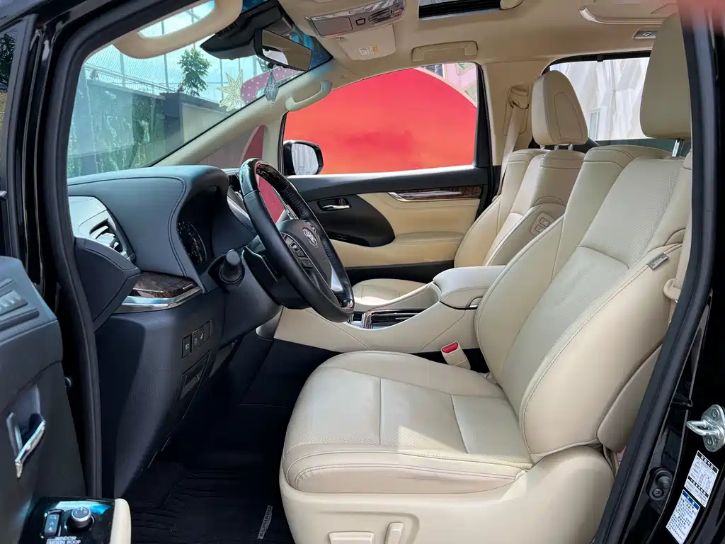 Toyota Alphard — фото 10