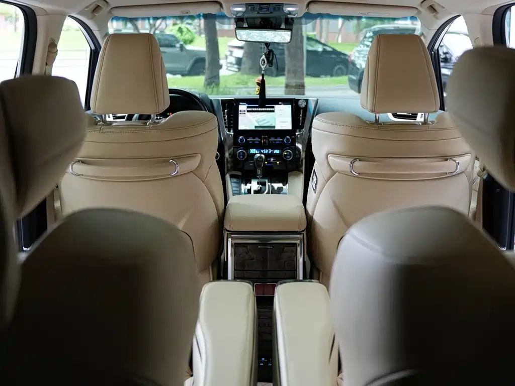 Toyota Alphard — фото 17