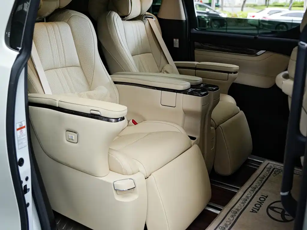 Toyota Alphard — фото 20
