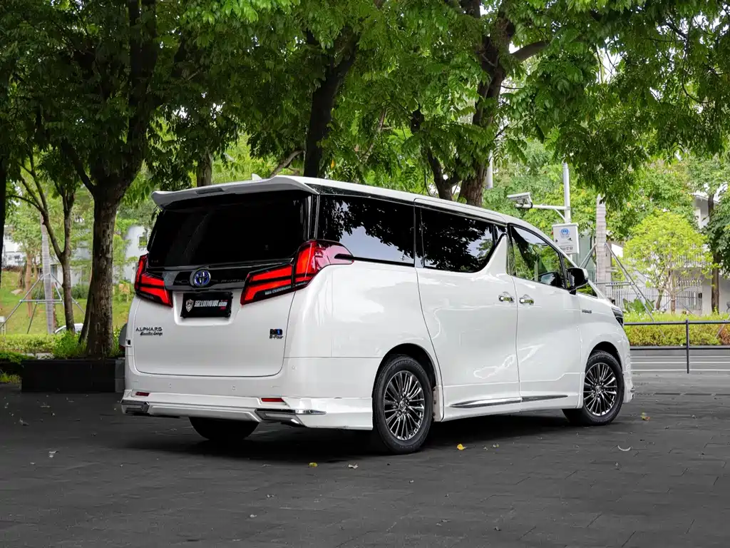 Toyota Alphard — фото 7