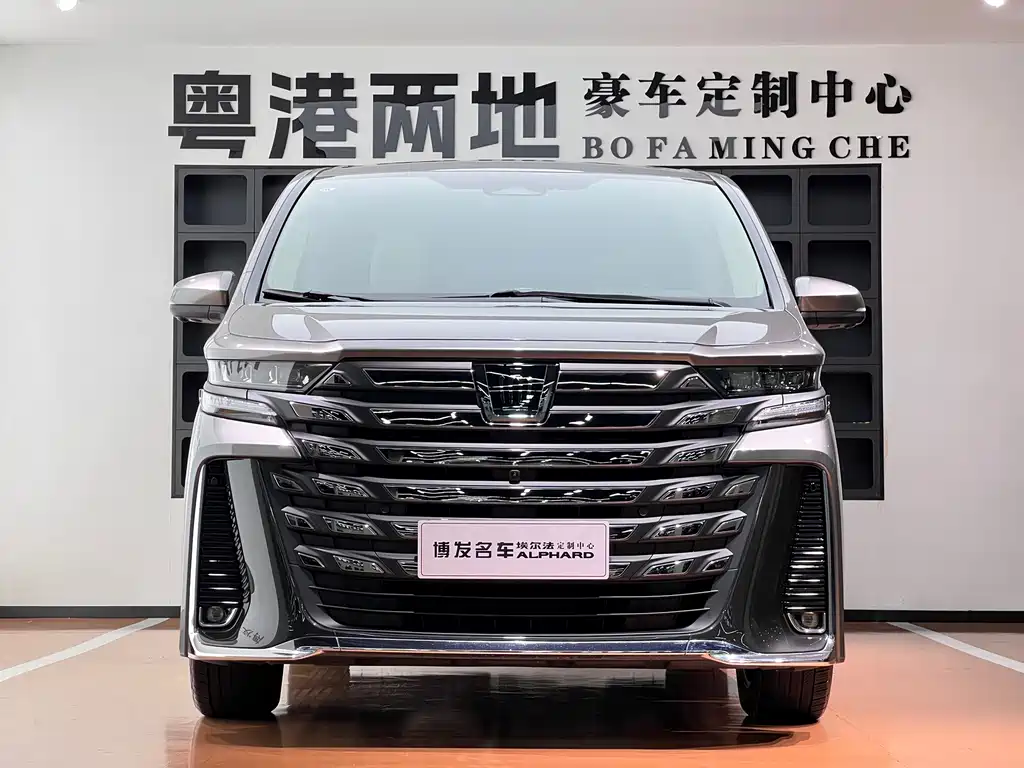 Toyota Alphard — фото 2