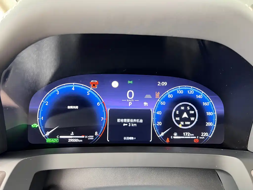 Toyota Alphard — фото 17
