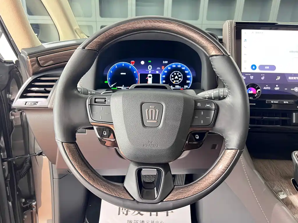 Toyota Alphard — фото 20