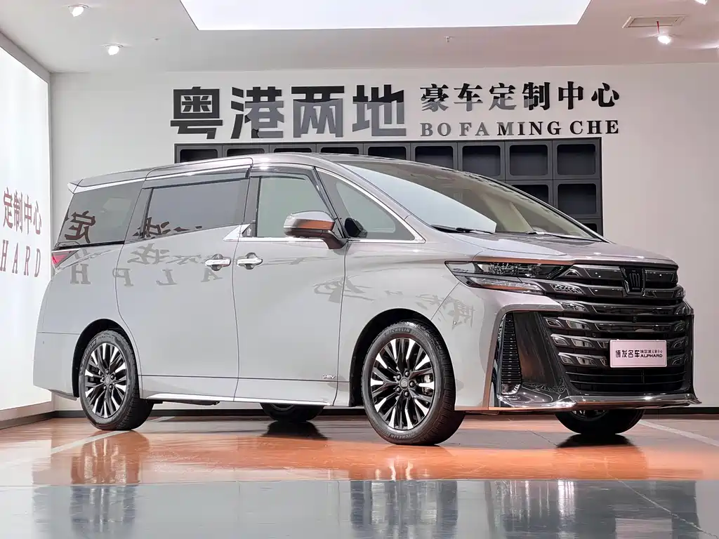 Toyota Alphard — фото 3