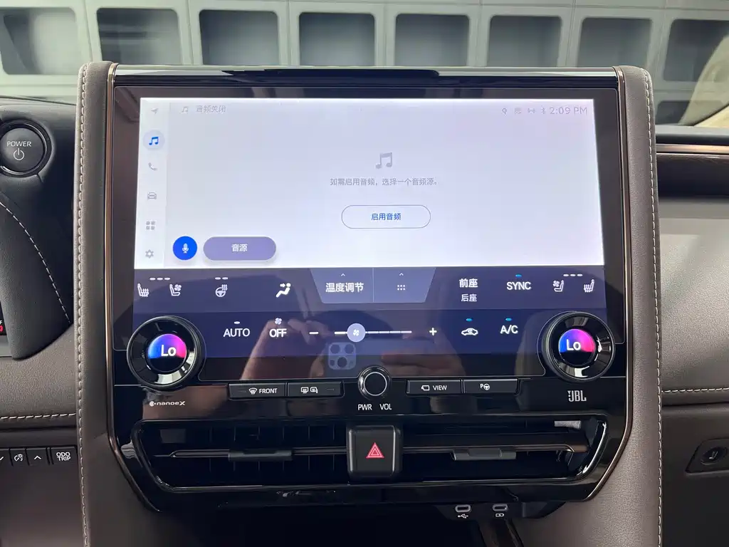 Toyota Alphard — фото 21