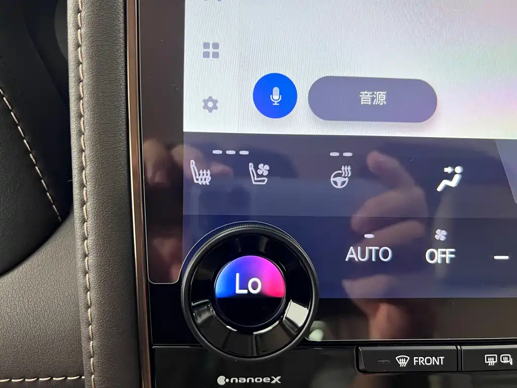 Toyota Alphard — фото 23