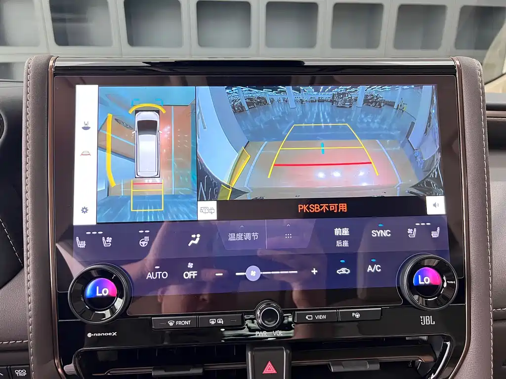 Toyota Alphard — фото 24