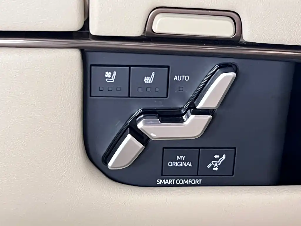 Toyota Alphard — фото 28