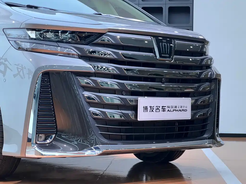 Toyota Alphard — фото 4